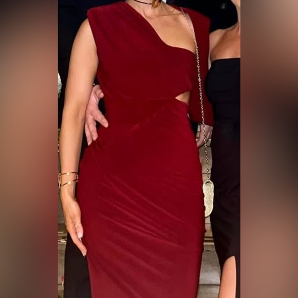 Elegant One Shoulder Sleeveless Gown - Picture 3 of 4